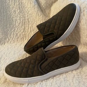 Steve Madden slip on sneaker